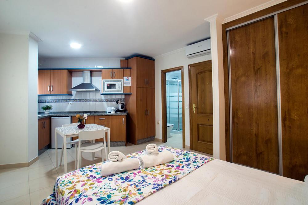 Apartamentos Amat - Only Adult - Playa El Bajondillo ตอร์เรโมลิโนส ภายนอก รูปภาพ