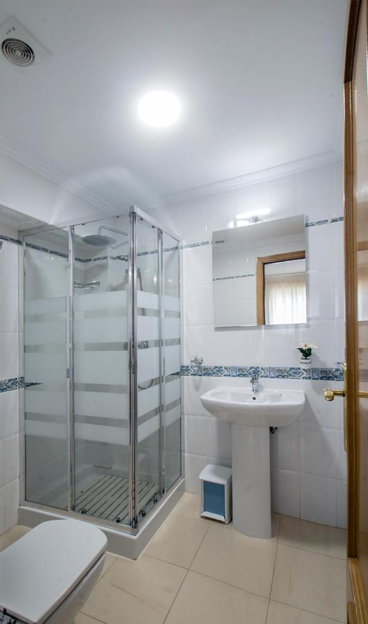 Apartamentos Amat - Only Adult - Playa El Bajondillo ตอร์เรโมลิโนส ภายนอก รูปภาพ