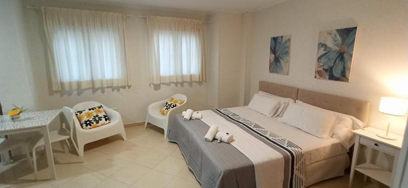 Apartamentos Amat - Only Adult - Playa El Bajondillo ตอร์เรโมลิโนส ภายนอก รูปภาพ