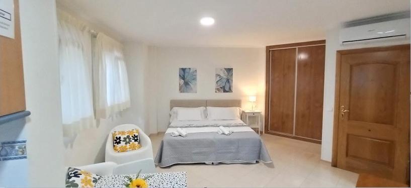 Apartamentos Amat - Only Adult - Playa El Bajondillo ตอร์เรโมลิโนส ภายนอก รูปภาพ